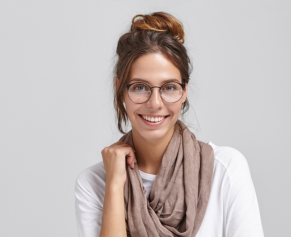 Model scarf glasses